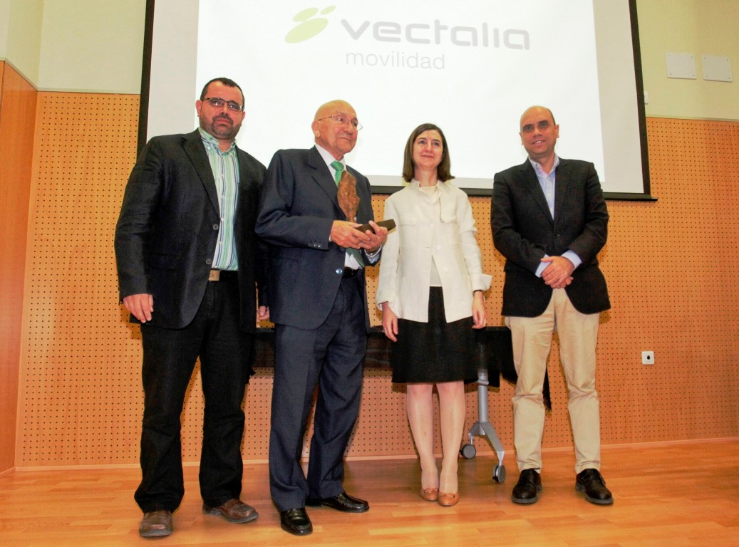 La Cátedra ASISA-UMH ‘Francisco Carreño Entorno Inclusivo’ premia el compromiso de Vectalia Movilidad con la accesibilidad de los discapacitados