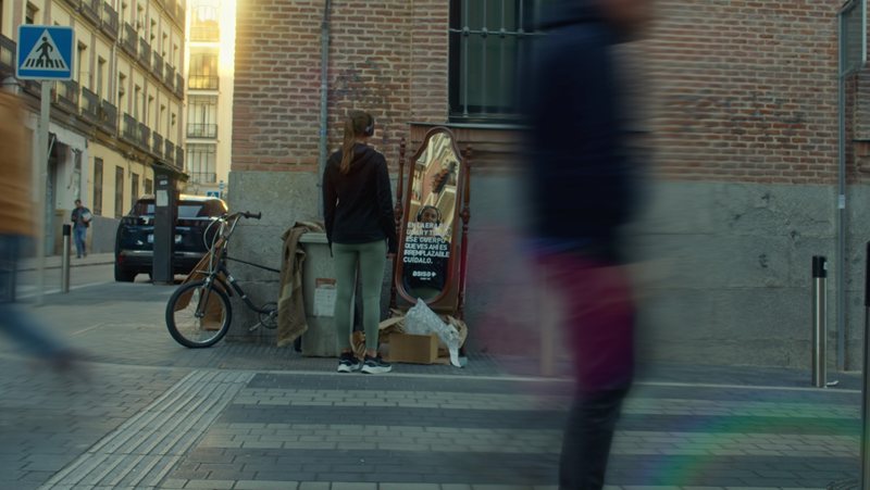 ASISA invita a reflexionar sobre la salud con la instalación de espejos en diferentes espacios de Madrid 